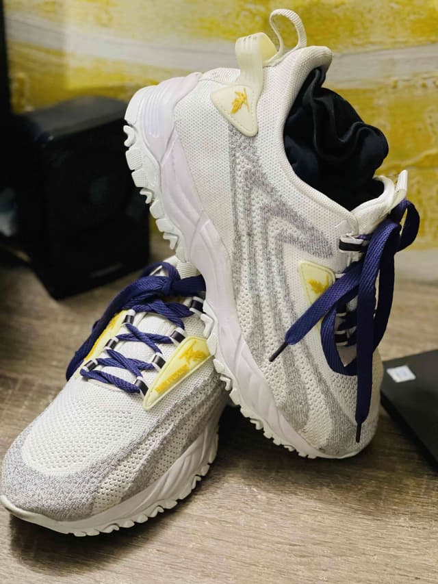 "Chaussures à prix cassés - Achetez maintenant !"