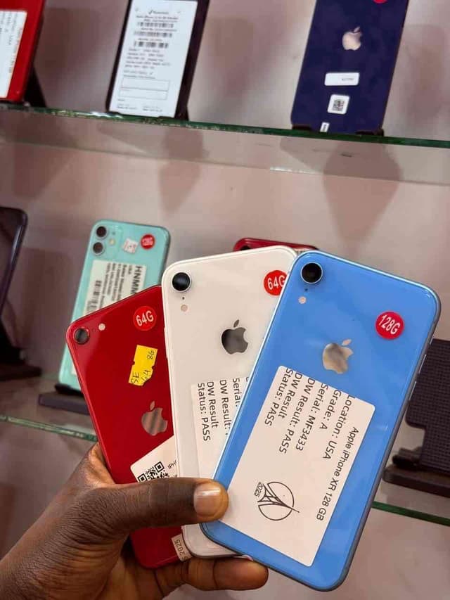 iPhone XR 64giga . 128giga