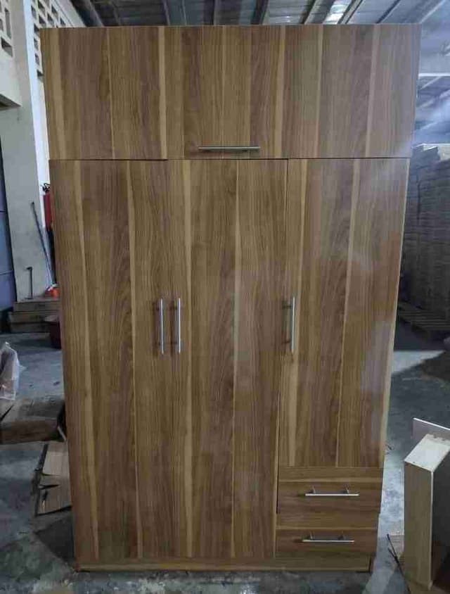 Armoire Spacieuse en Bois Massif