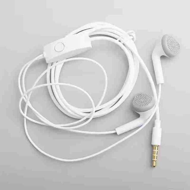 Écouteurs intra auriculaires filaires