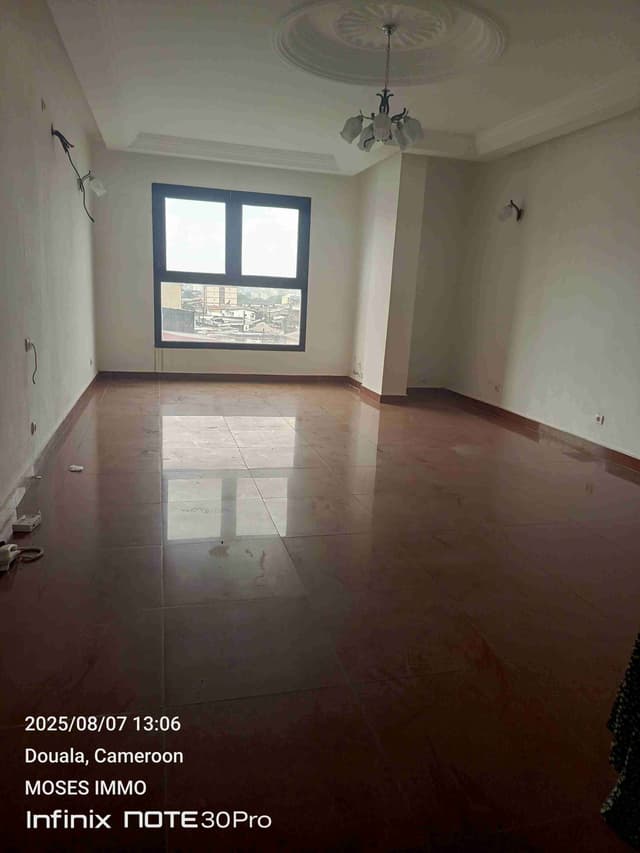 Appartement haut standing à louer à Akwa
