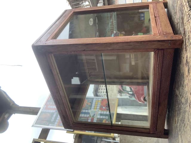 Caisse vitrine en bois
