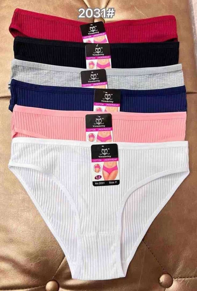 Les slips en coton 12 à 5500f/ 6 à 3000