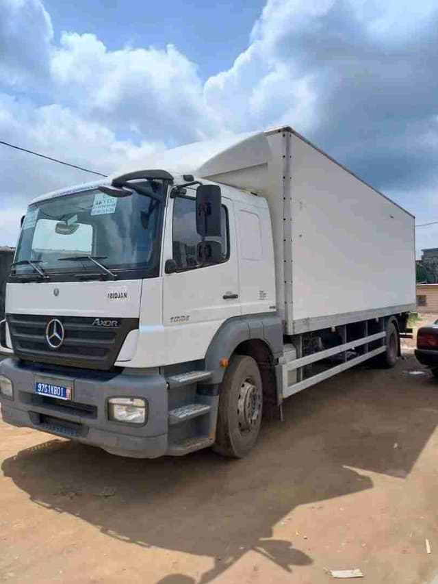 Marque : Mercedes axor Année  : 2010