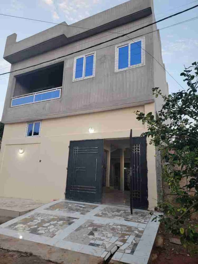 Villa duplex de 4 chambres et 2 salon à vendre sur 150m² à zanguera à un prix chocho
