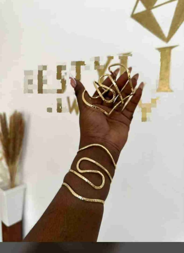 👑 Bijou raffiné pour femme – Le charme à votre poignet