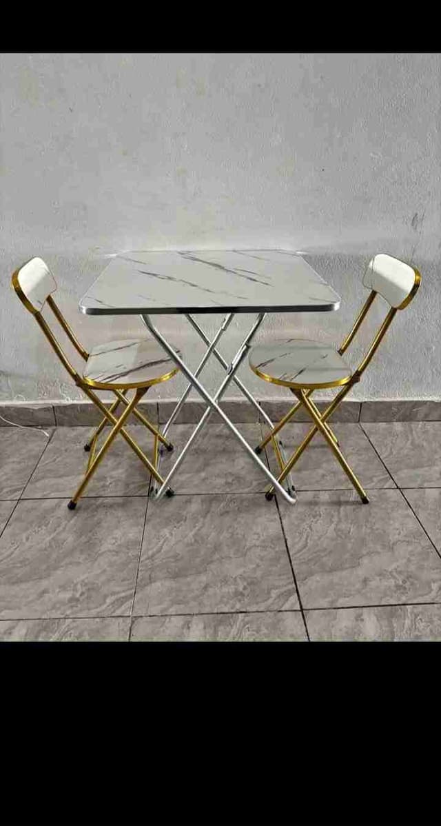 Table avec 2 chaises