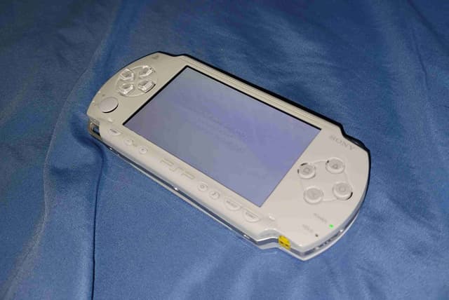 PSP 1000 casi neuf avec jeux installer