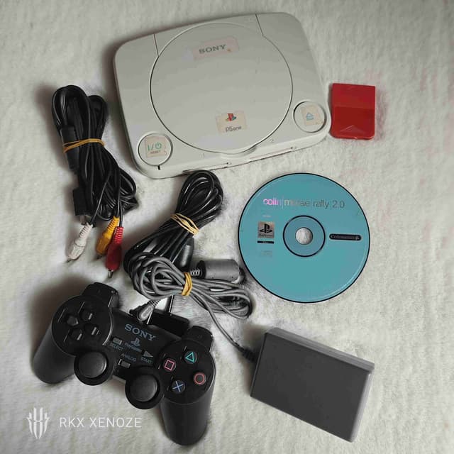 PS1 Slim Non Tropicalisé + Un jeux