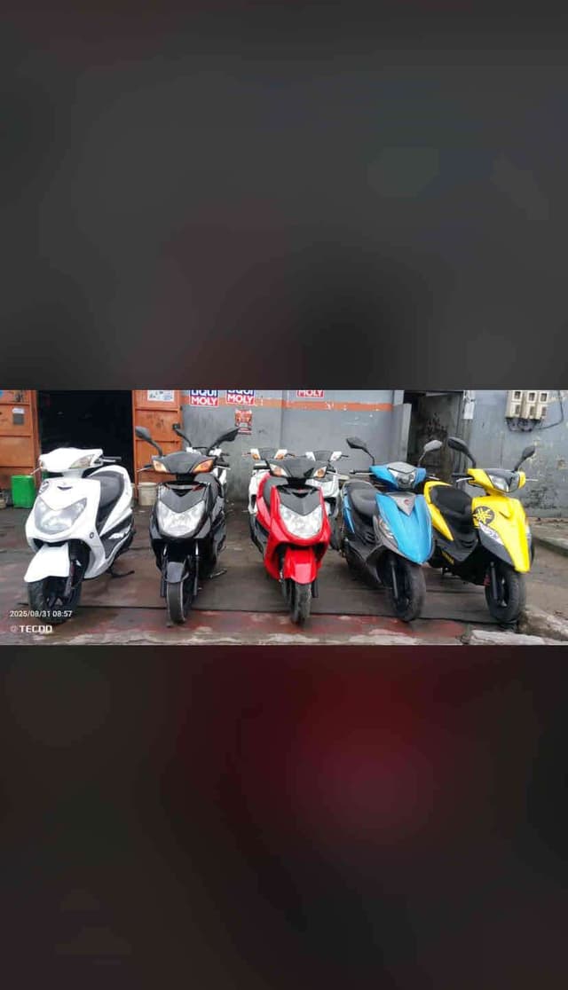 Les motos Scooters