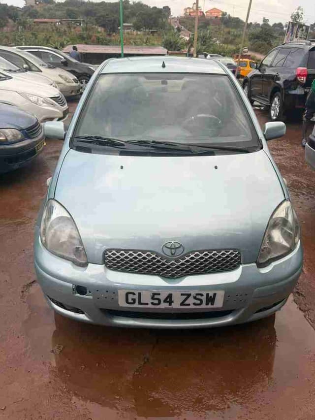 Yaris année 2005 Manuel Volant direct Moteur vvti jamais ouvert Intérieur et extérieur propre Papier disponible Prix: 1.750 millionsTél : 651555413 //696771583Yaoundé