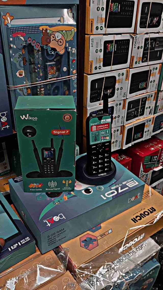 PROMO TÉLÉPHONE MODÈLE MILITAIREWiko signal 7Quatres SIM 4D MUSQUE peut capter le réseau même en brousse PRIX: 15000FR Infoline :0503477773/0711375487Livraison dans tous Abidjan avec une stat