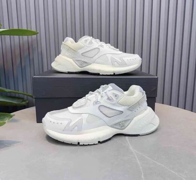 Baskets tendance blanches – Neuves