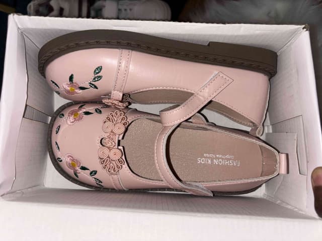 Chaussures enfants neuves – à partir de 10 000 FCFA ✨