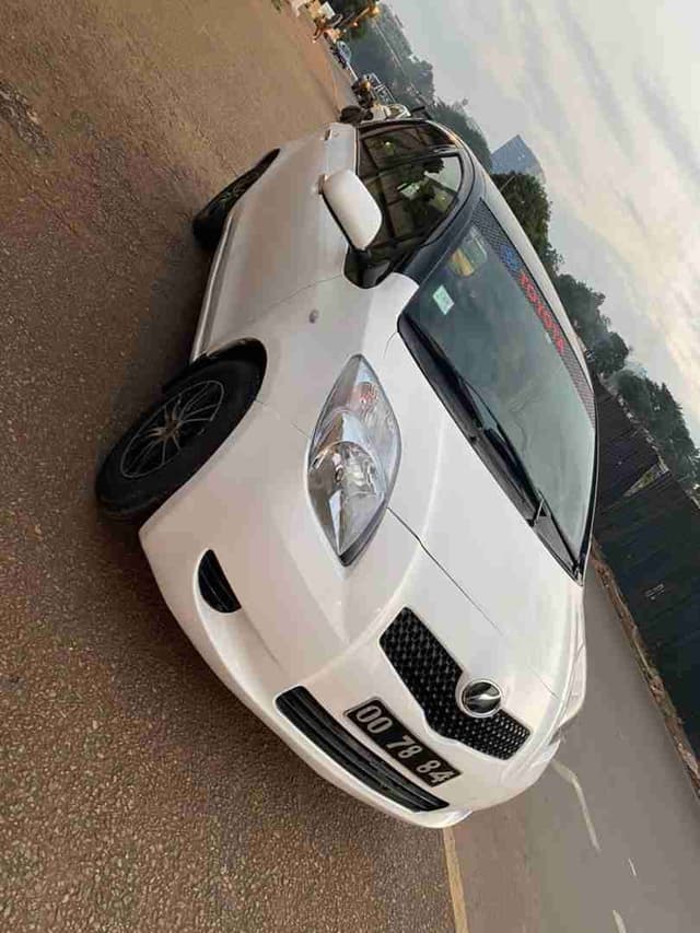 TOYOTA YARIS VITZ MISES EN CIRCULATION 2008DÉJÀ IMMATRICULÉE BOÎTE AUTOMATIQUE MOTEUR ESSENCE VVT-I PEINTURE D’ORIGINE LAVEE CLIMATISATION D'ORIGINE CAMÉRA DE RECULE FULL OPTION PRIX : 3 100 