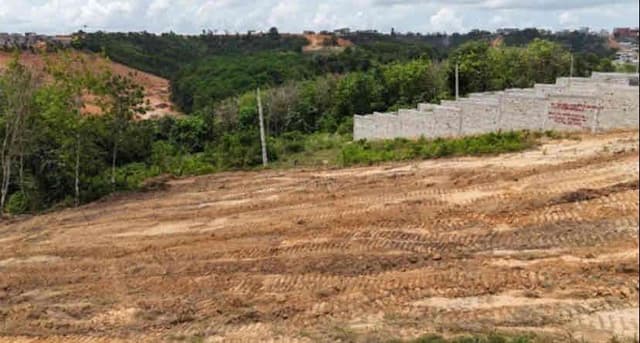 300 et 400 m2 zn vente à ANGRE