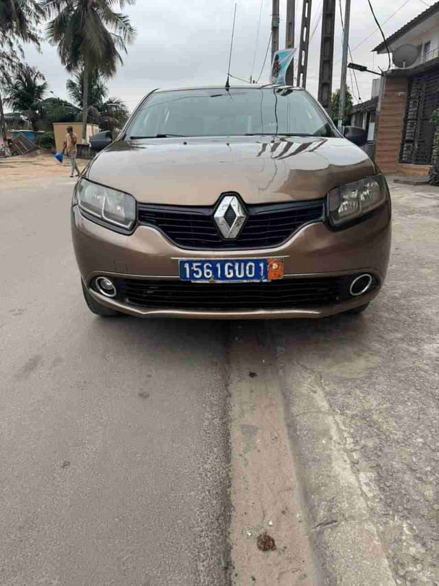 SUPERBE RENAULT SANDERO ANNÉE 2015