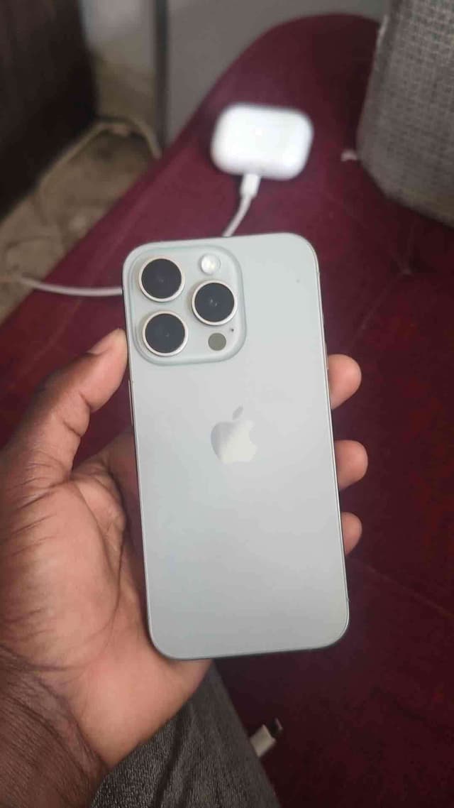 iPhone 15 pro 256 giga