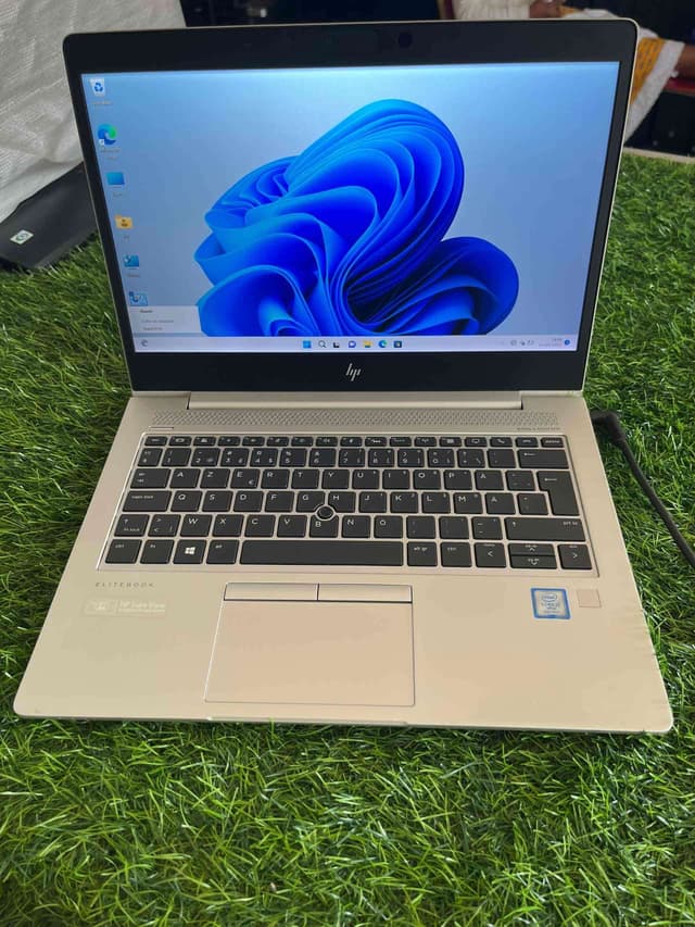 HP EliteBook 830 G5 Tactile – Performance Core i7 avec 16GB RAM.