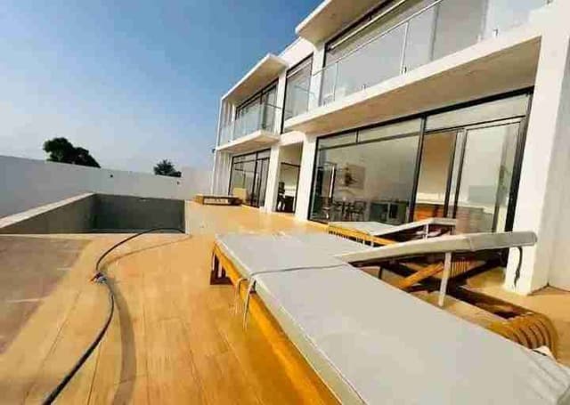 Duplex à vendre à Yaoundé quartier NKOABANG