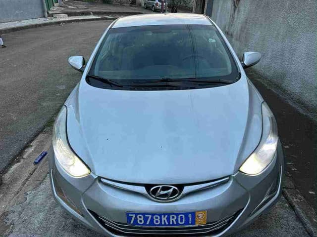 Hyundai Elantra en vente