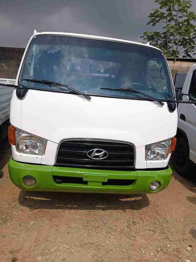 En vente hyundai DH. 72