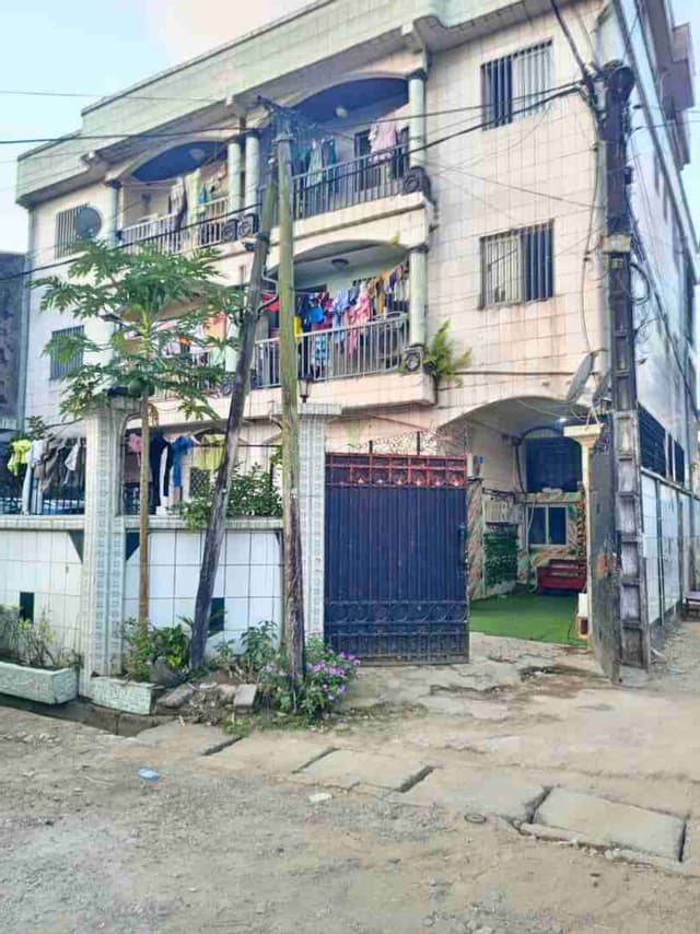 Immeuble a vendre a bonamousadi zone sic