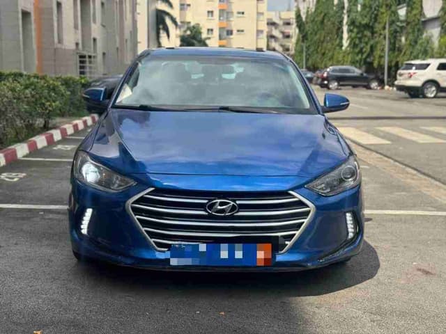 Hyundai Elantra en vente