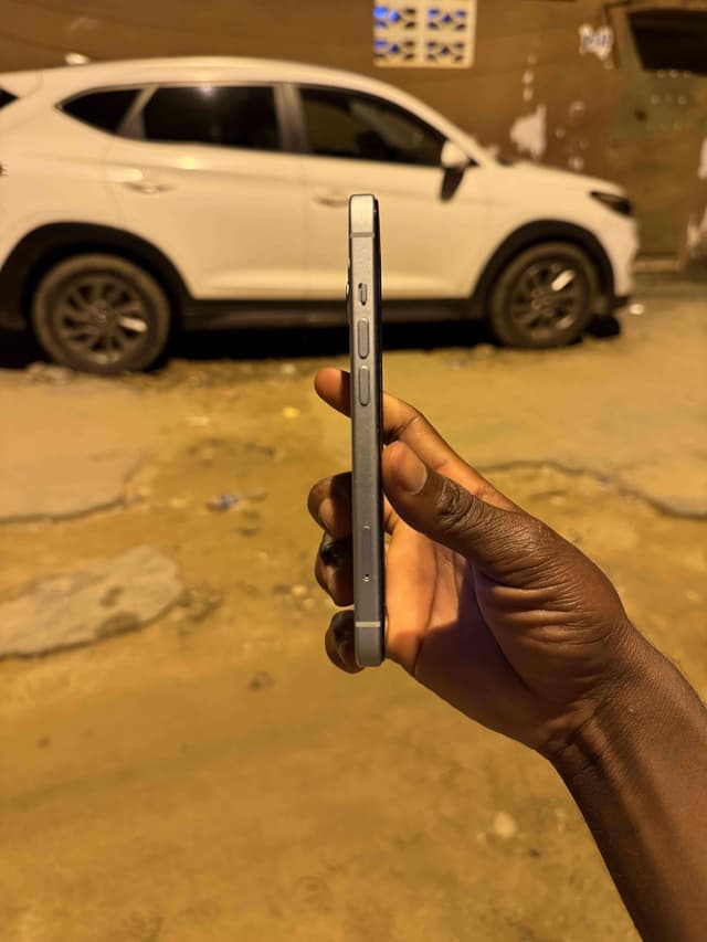iPhone 15 simple
