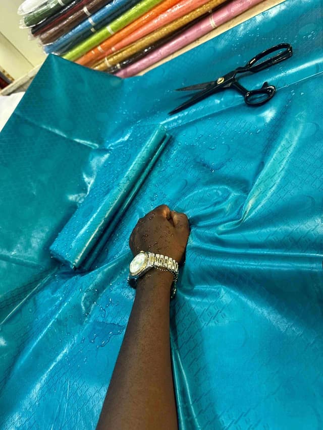 Nouvel arrivage de Bazin Djimani 💦💦💦 ✨👉 Aussi connu sous le nom Bazin Golden Biden
