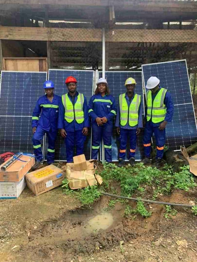 Système solaire photovoltaïque pour ferme de poule