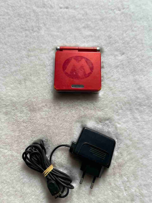 Gameboy advance sp édition Mario et Tribal