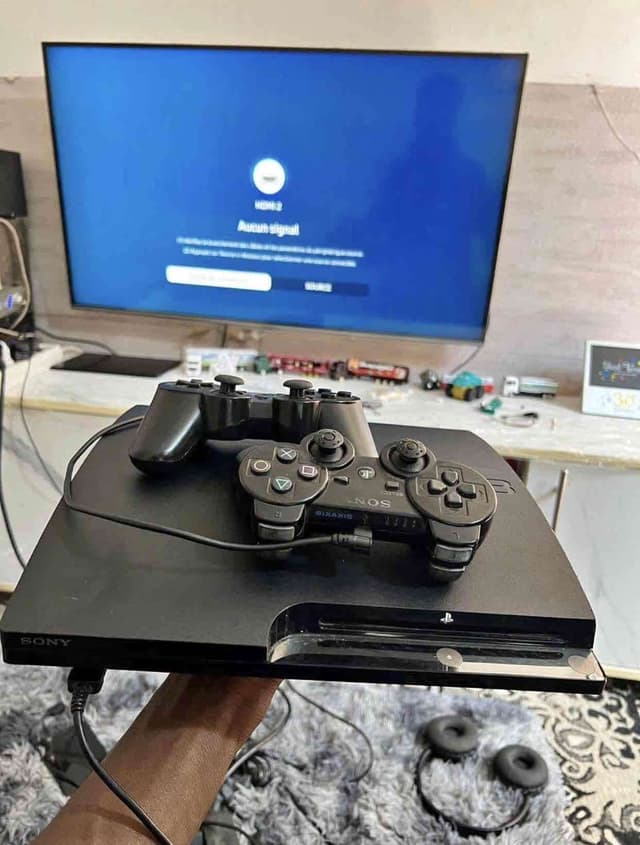 PES 3 déjà hackée avec plus de 10 jeux 2 manettes et tous les accessoires
