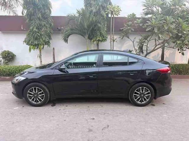 Hyundai Elantra en vente