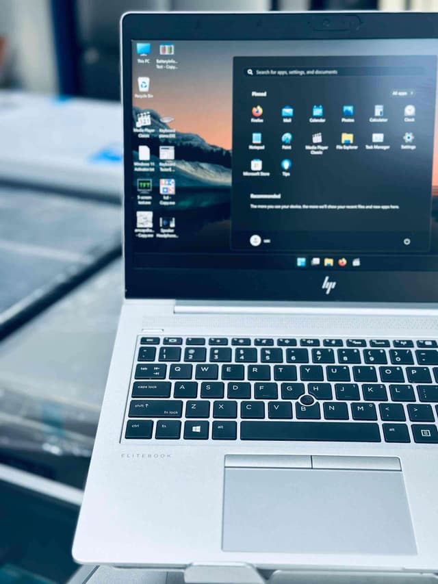 HP Elitebook 845 G7 SSD 256GB RAM 8GB AMD RYZEN 5 PRO  Écran 14" Full HD Lecteur d’empreintes digitales Clavier lumineux