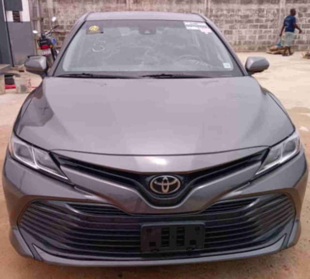 Camry le