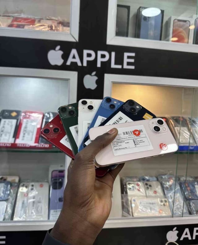 iPhone 13 simple casi neuf