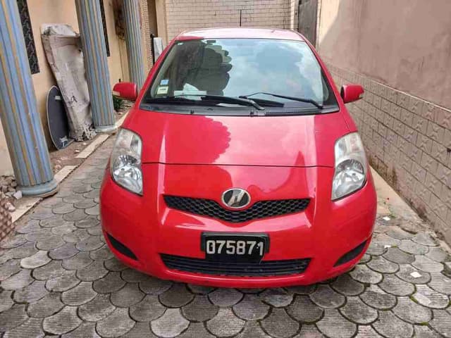 Toyota yards vitz