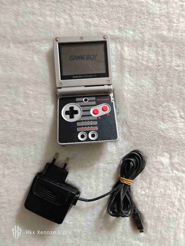 Gameboy advance sp édition NES + Disquette