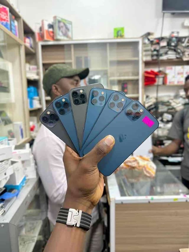 iPhone 12 pro 256gb boutique avec facture et garantie