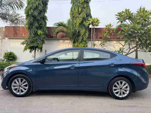 Hyundai Elantra en vente